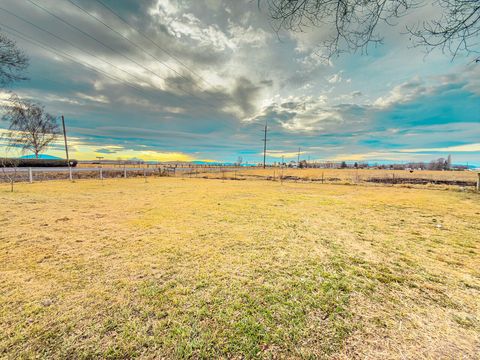 Tiny photo for 22111 HIghway 39 Hwy, Merrill, OR 97633 (MLS # 220212841)