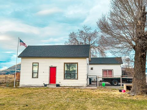 Photo of 22111 HIghway 39 Hwy, Merrill, OR 97633 (MLS # 220212841)