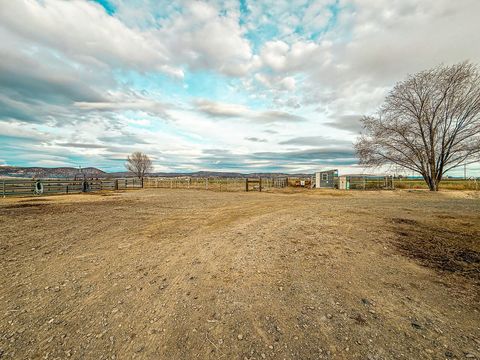 Tiny photo for 22111 HIghway 39 Hwy, Merrill, OR 97633 (MLS # 220212841)
