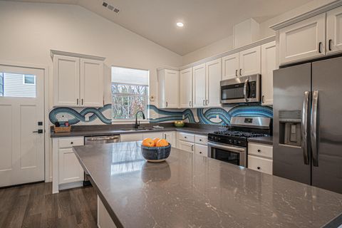 Tiny photo for 256 Rockfellow Place, Talent, OR 97540 (MLS # 220217172)