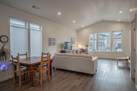 Tiny photo for 256 Rockfellow Place, Talent, OR 97540 (MLS # 220217172)