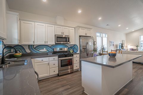 Tiny photo for 256 Rockfellow Place, Talent, OR 97540 (MLS # 220217172)