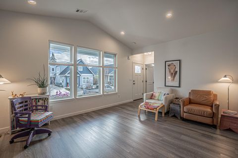 Tiny photo for 256 Rockfellow Place, Talent, OR 97540 (MLS # 220217172)