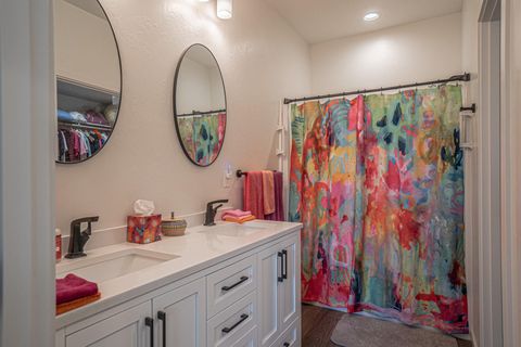 Tiny photo for 256 Rockfellow Place, Talent, OR 97540 (MLS # 220217172)