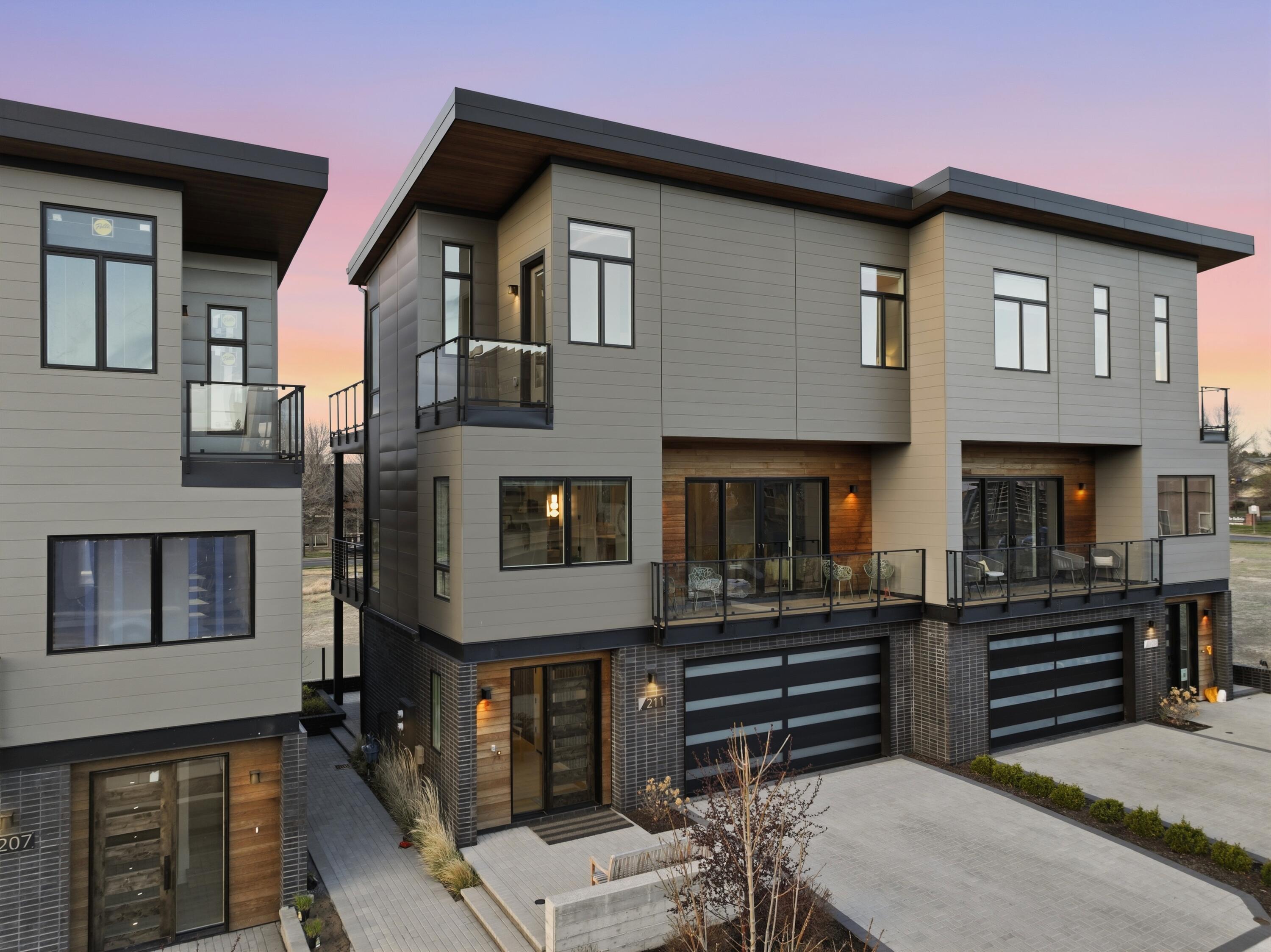 204 SW Log Court