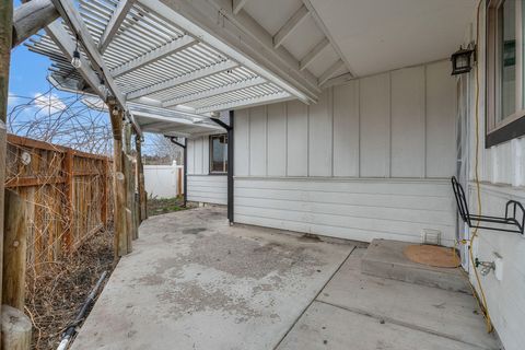Tiny photo for 485 SE Ponderosa Drive, Madras, OR 97741 (MLS # 220213961)