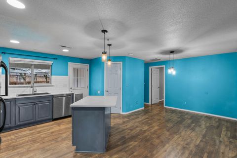 Tiny photo for 485 SE Ponderosa Drive, Madras, OR 97741 (MLS # 220213961)