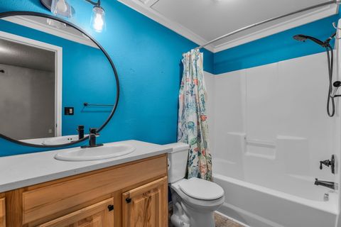 Tiny photo for 485 SE Ponderosa Drive, Madras, OR 97741 (MLS # 220213961)