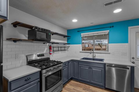 Tiny photo for 485 SE Ponderosa Drive, Madras, OR 97741 (MLS # 220213961)