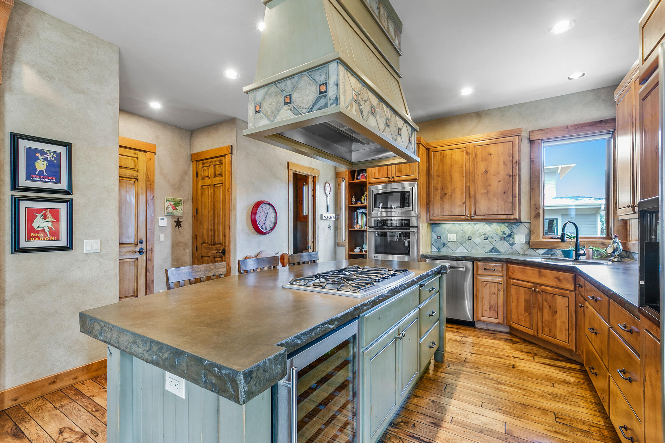 Three Pines - Residential