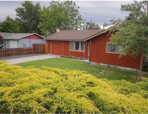 Tiny photo for 2634 SW Umatilla Court, Redmond, OR 97756 (MLS # 220213937)