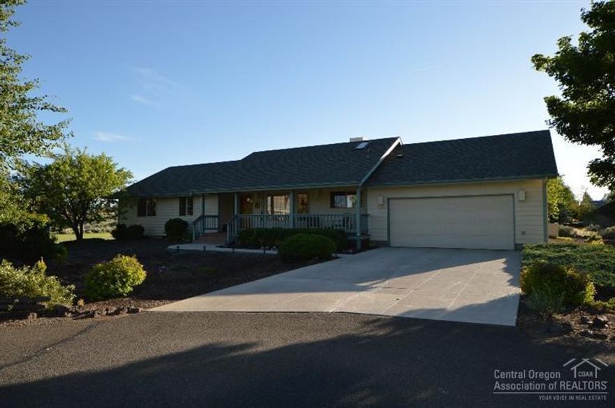 Starwood at it's best with this lovely home that backs up to expansive common open space. Three bedroom, two bath, 1596 sf and single level with many special features. Brian's cabinets, Timbertec decks, 1 yr old roof, Velux skylights with auto open with shades, Waterford propane stove, thermostatically controlled, power surge protection that covers the entire house and more. Community offers dog park, playground area, green pit and nominal fee for RV storage.