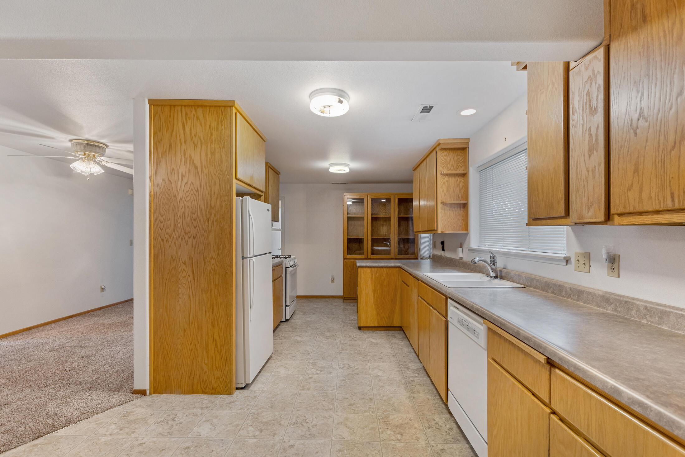 Glendale, Tow NOf Julia - Residential