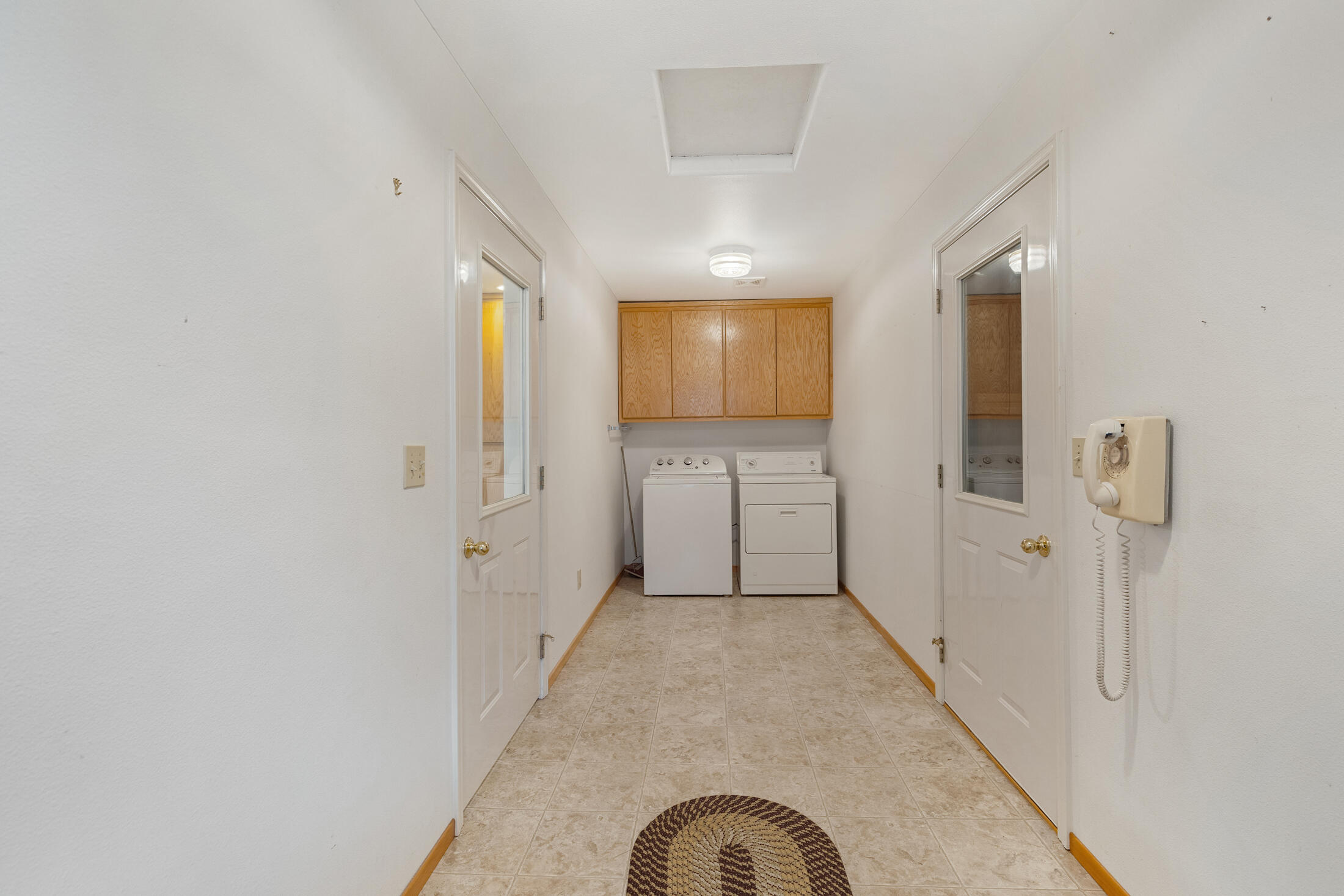 Glendale, Tow NOf Julia - Residential