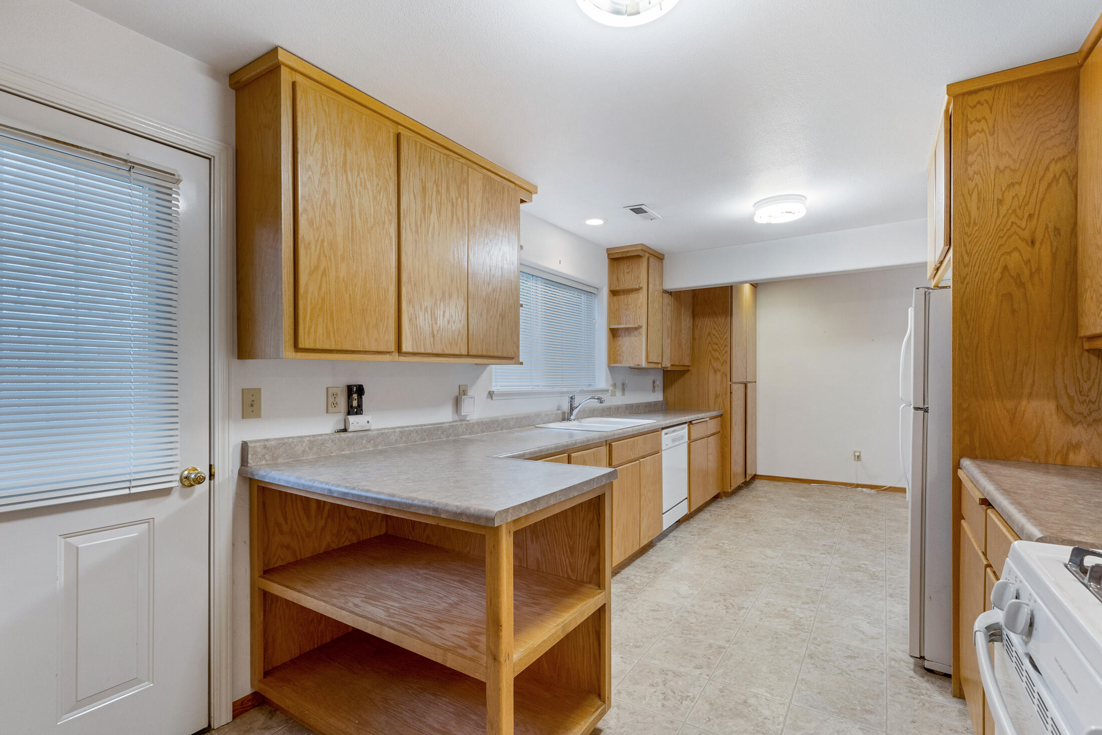 Glendale, Tow NOf Julia - Residential