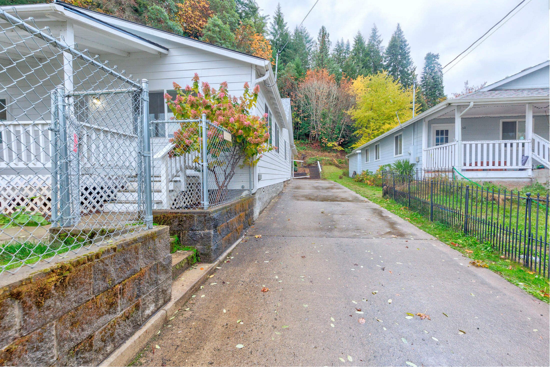 Glendale, Tow NOf Julia - Residential