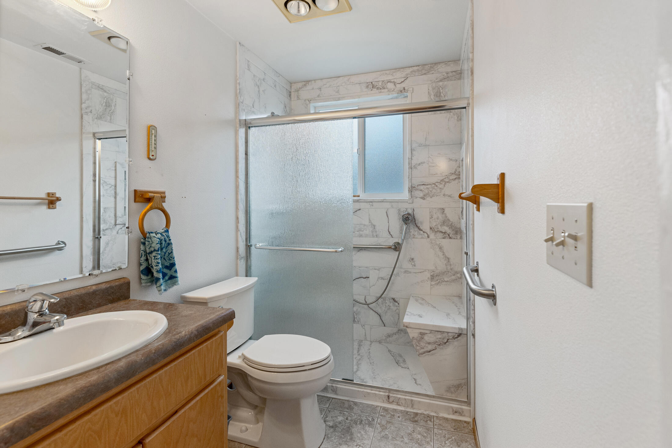 Glendale, Tow NOf Julia - Residential