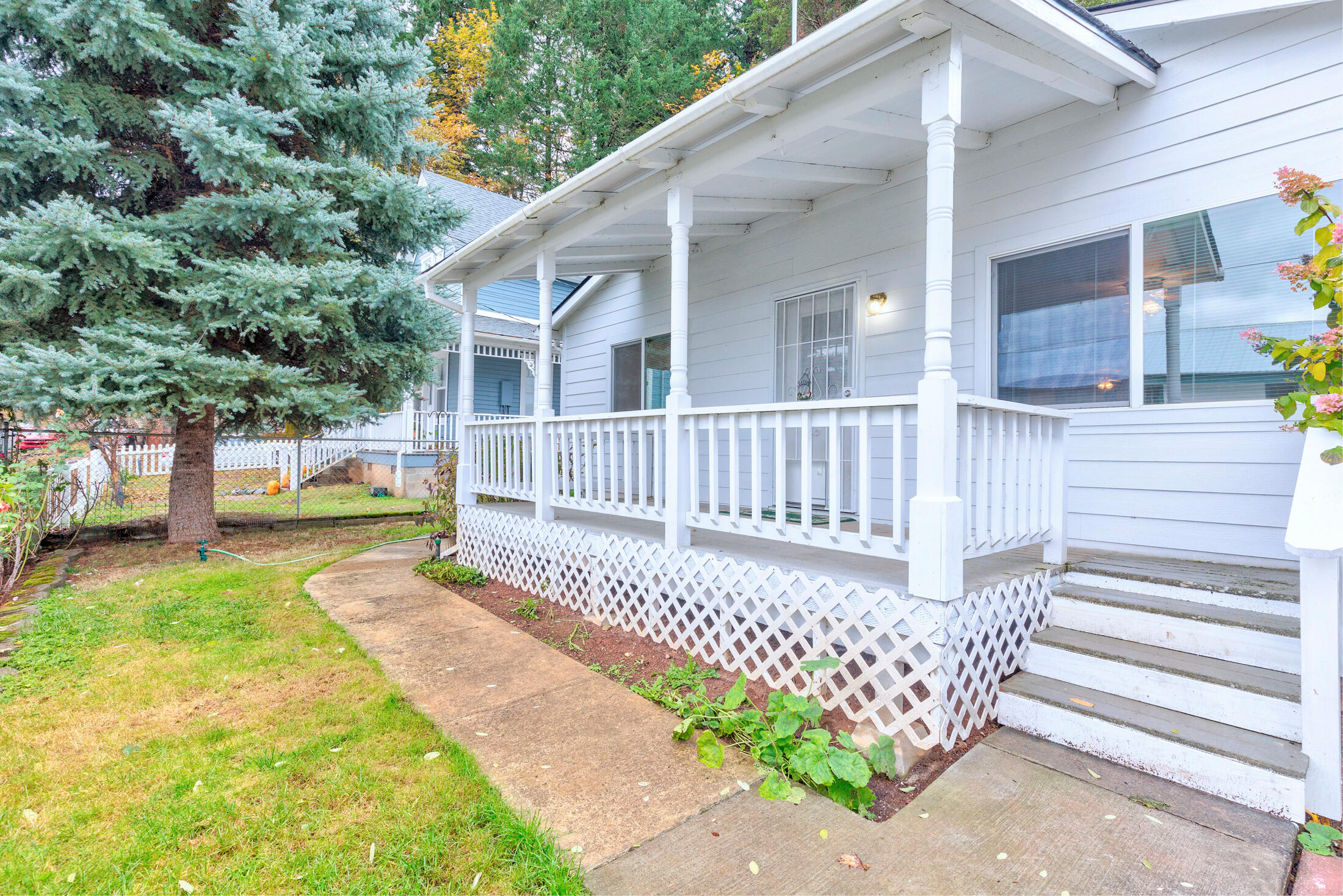 Glendale, Tow NOf Julia - Residential