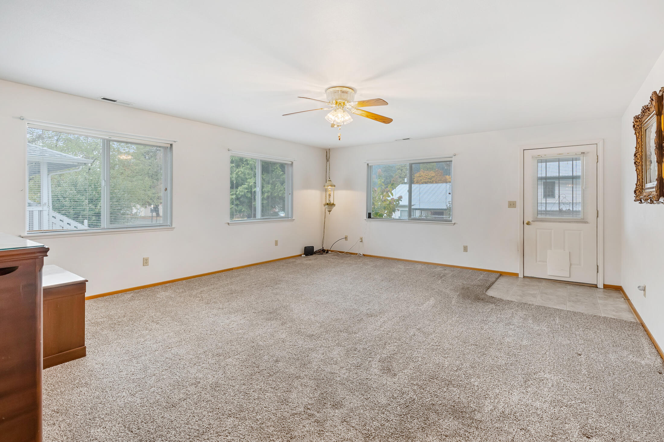 Glendale, Tow NOf Julia - Residential