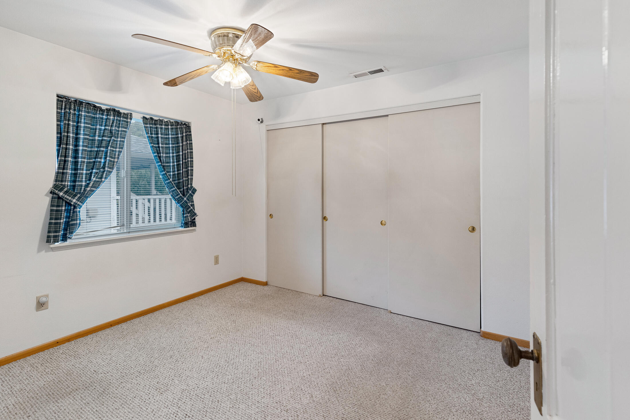 Glendale, Tow NOf Julia - Residential