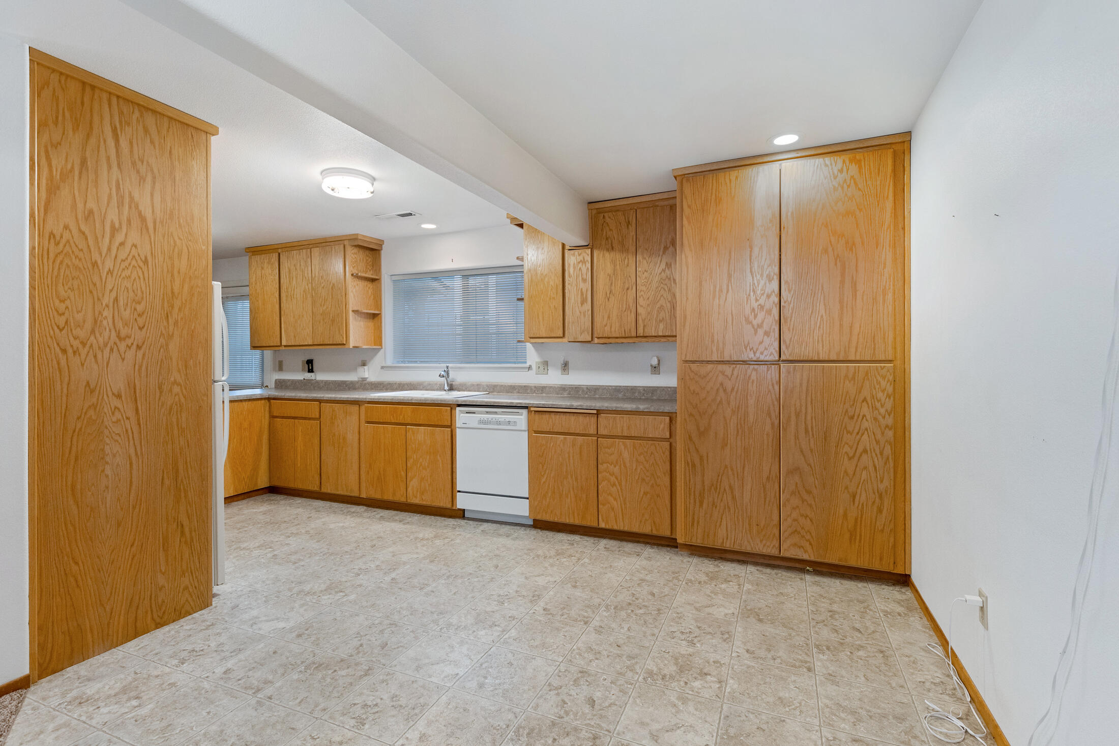 Glendale, Tow NOf Julia - Residential