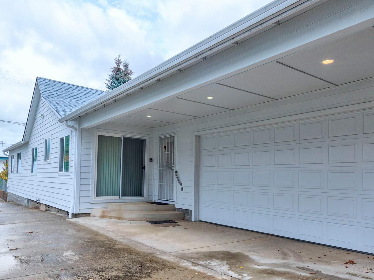 Glendale, Tow NOf Julia - Residential