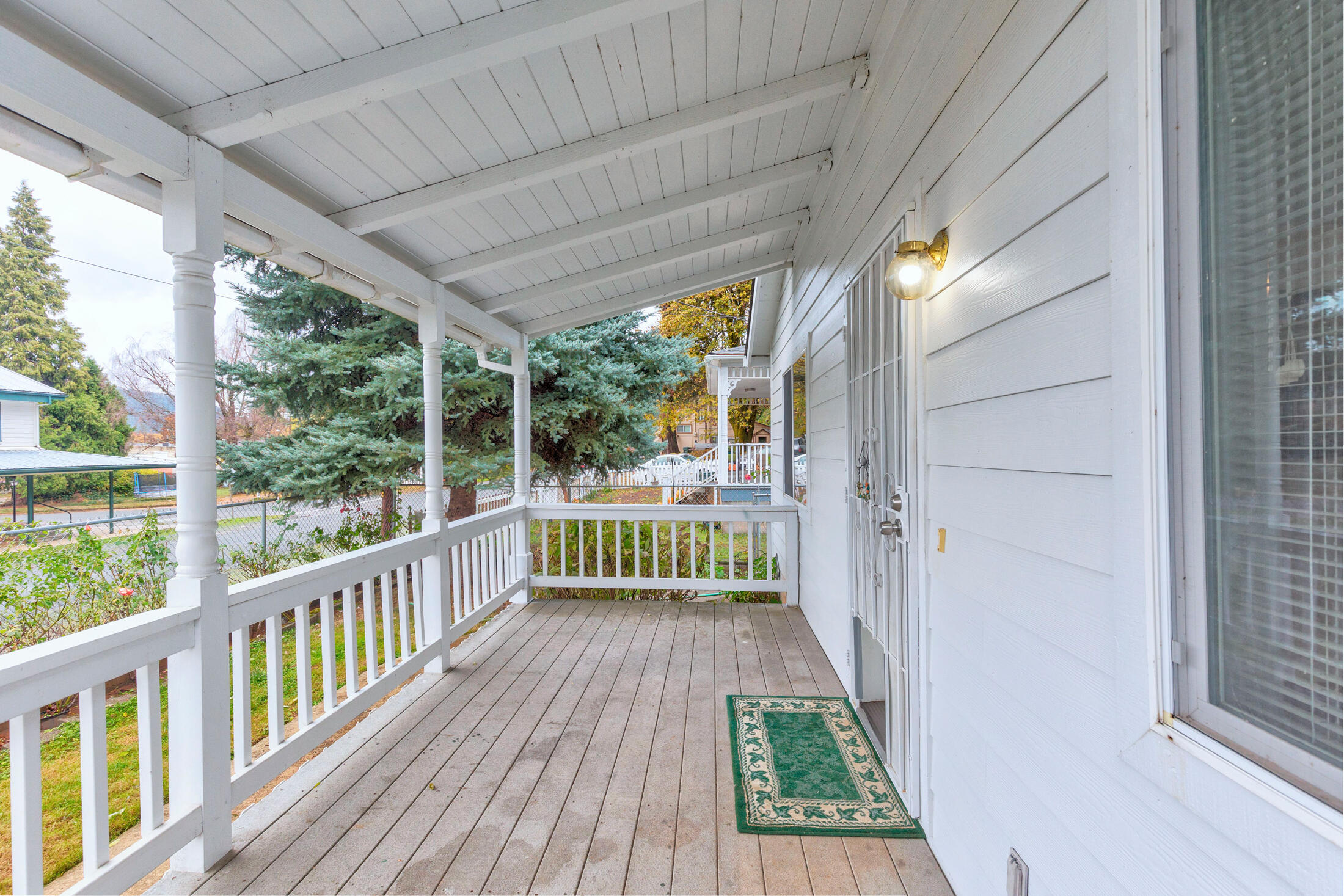 Glendale, Tow NOf Julia - Residential