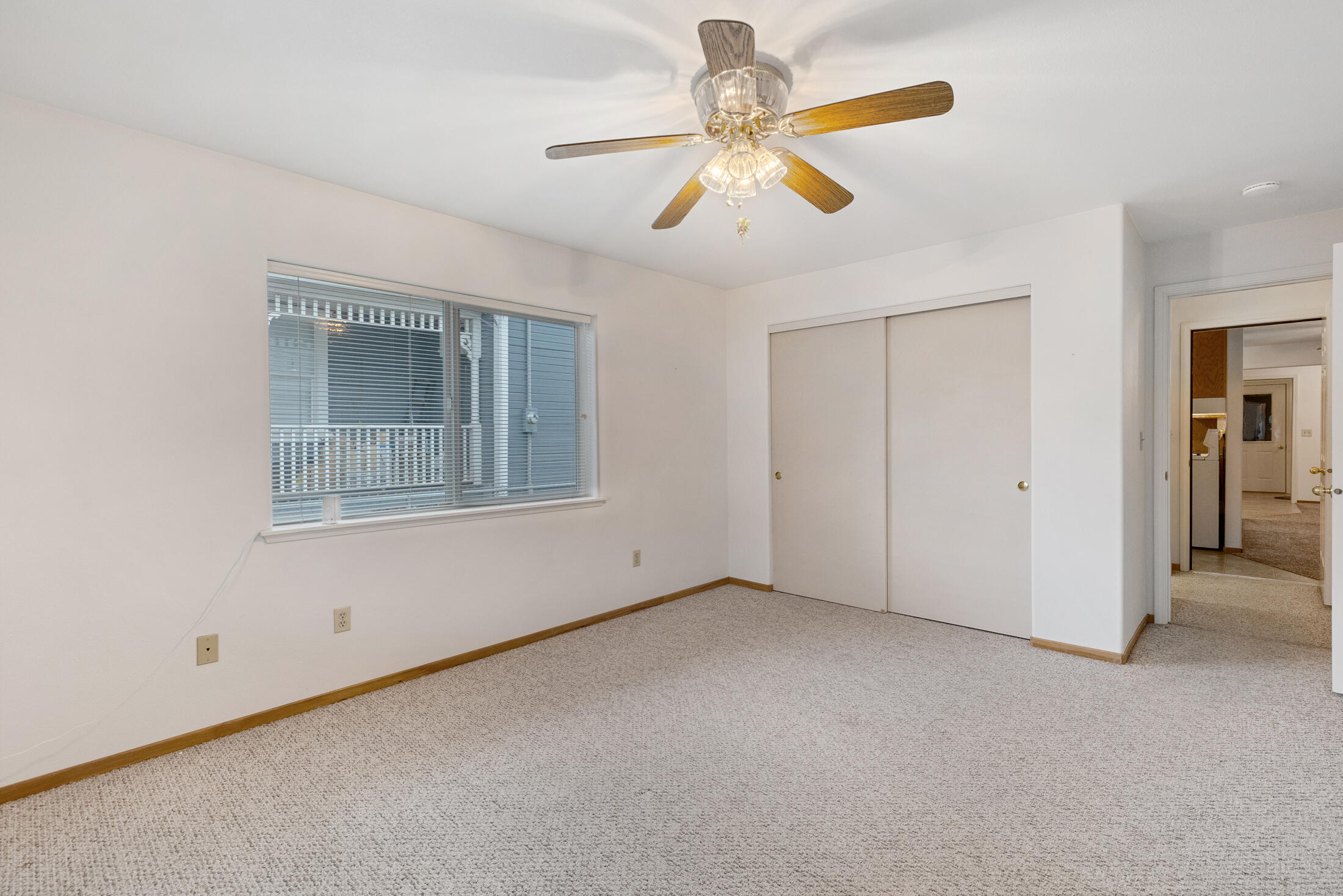 Glendale, Tow NOf Julia - Residential