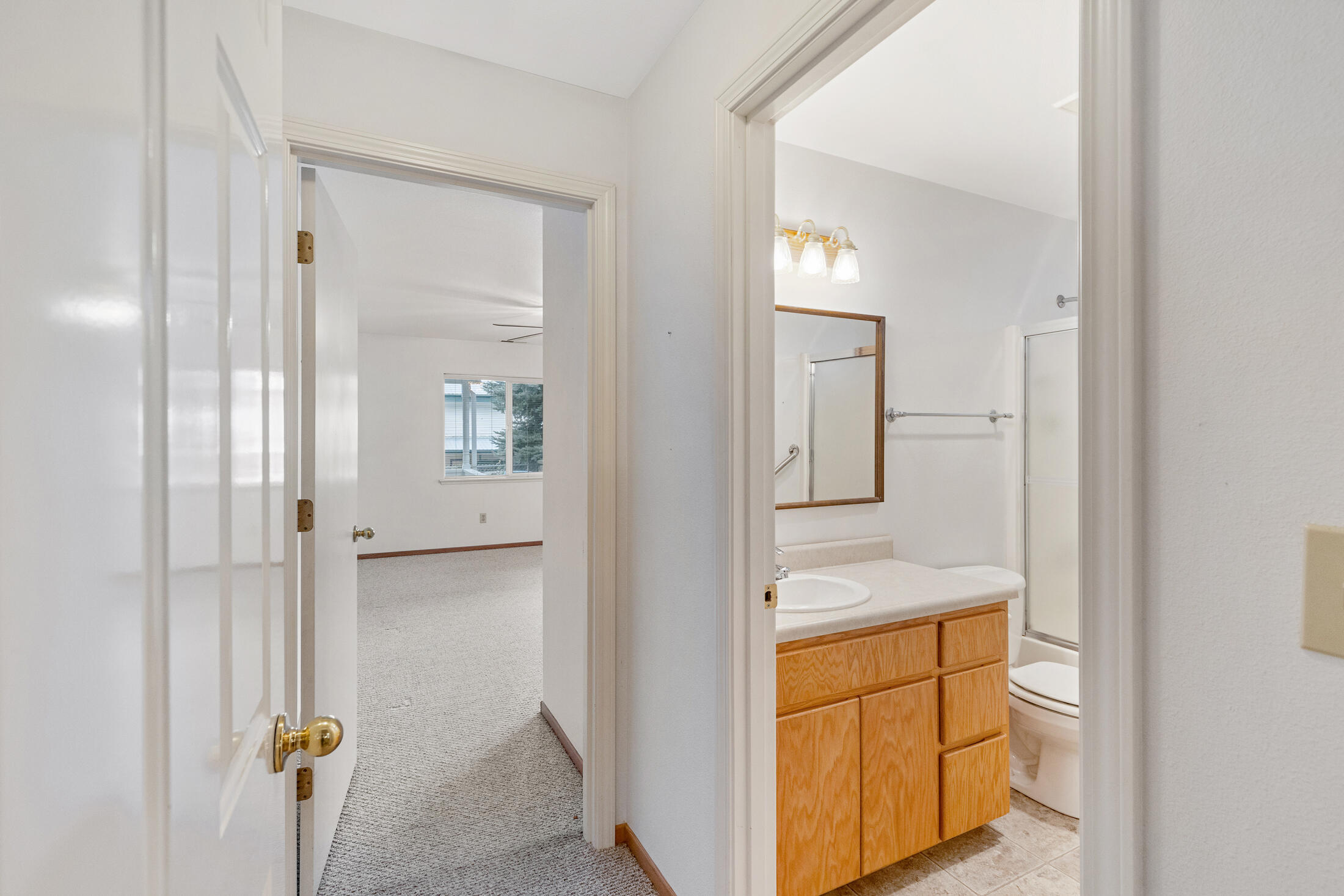 Glendale, Tow NOf Julia - Residential