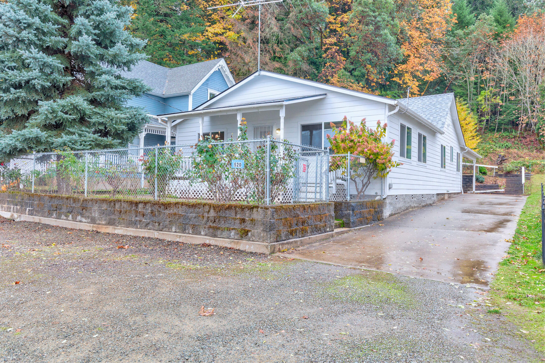 Glendale, Tow NOf Julia - Residential