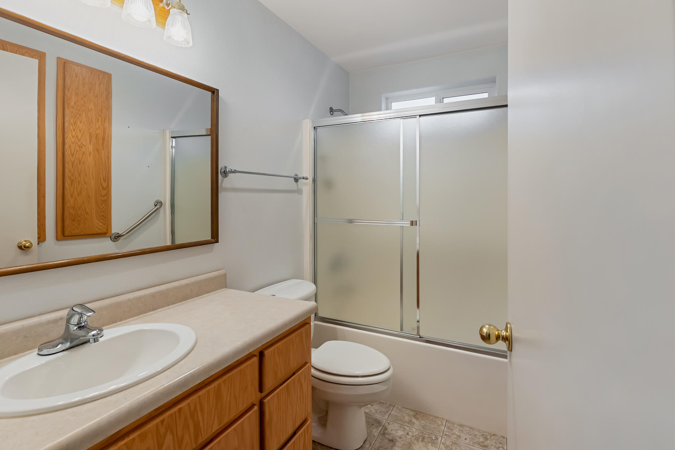 Glendale, Tow NOf Julia - Residential