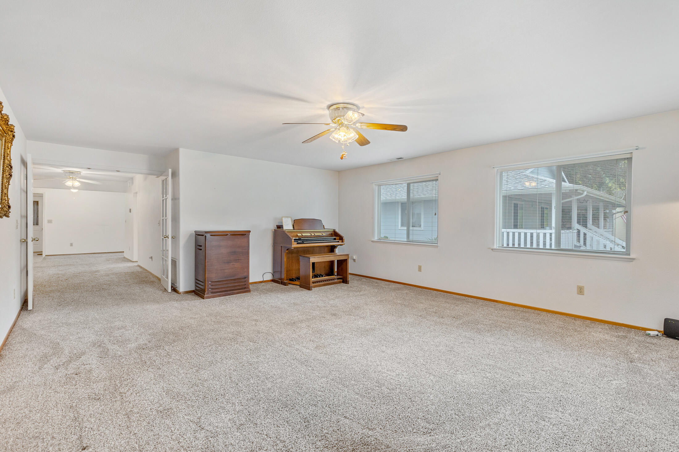 Glendale, Tow NOf Julia - Residential