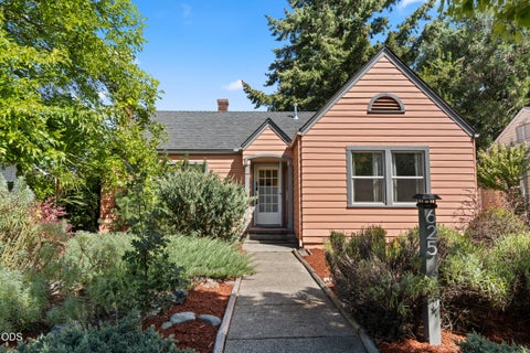 Photo of 625 S Holly Street, Medford, OR 97501 (MLS # 220228544)