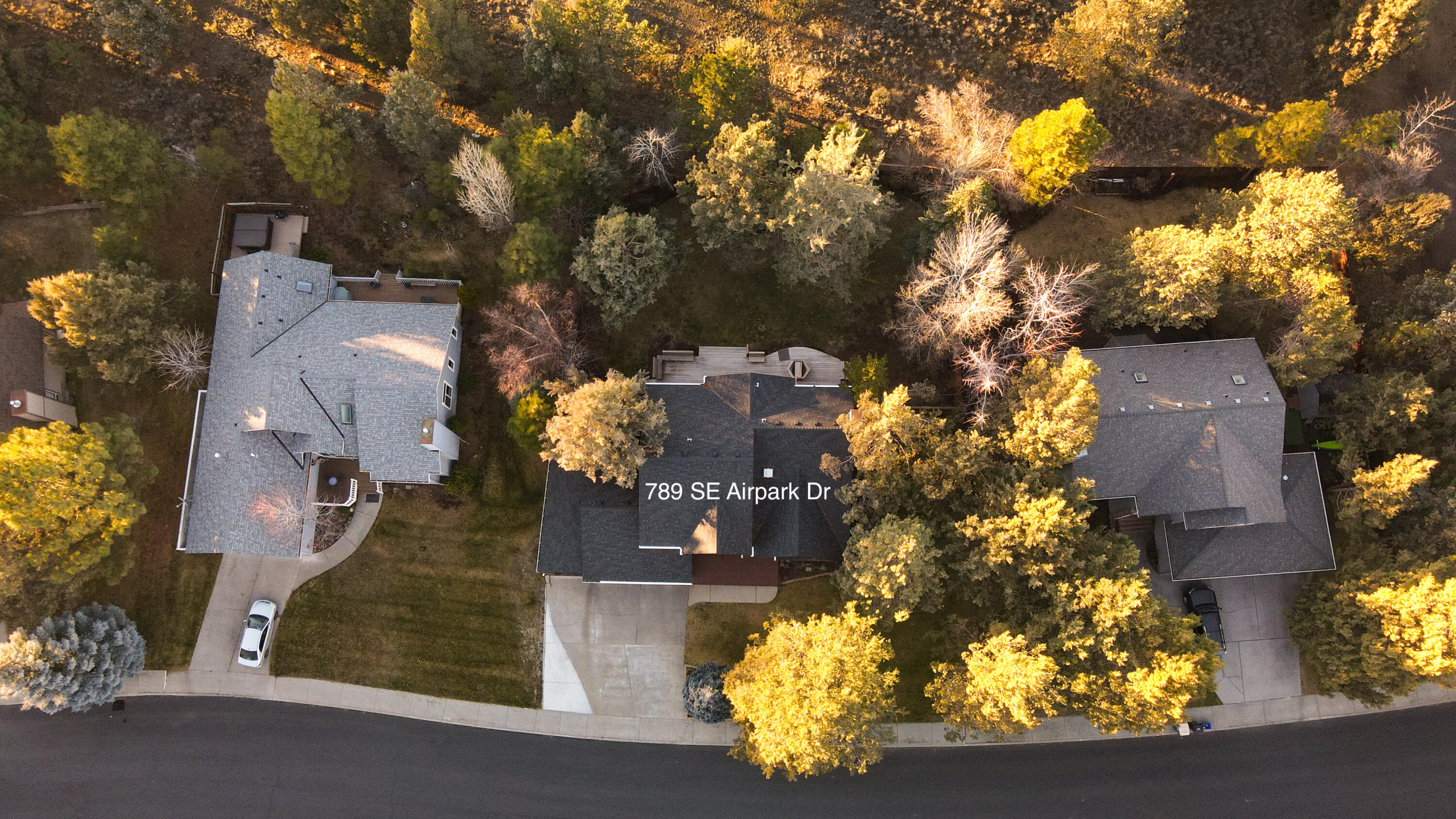 789 SE Airpark Drive