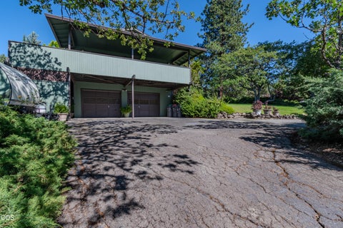 Tiny photo for 132 High Oak Drive, Medford, OR 97504 (MLS # 220226777)