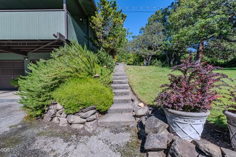 Tiny photo for 132 High Oak Drive, Medford, OR 97504 (MLS # 220226777)
