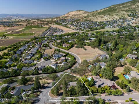 Tiny photo for 132 High Oak Drive, Medford, OR 97504 (MLS # 220226777)