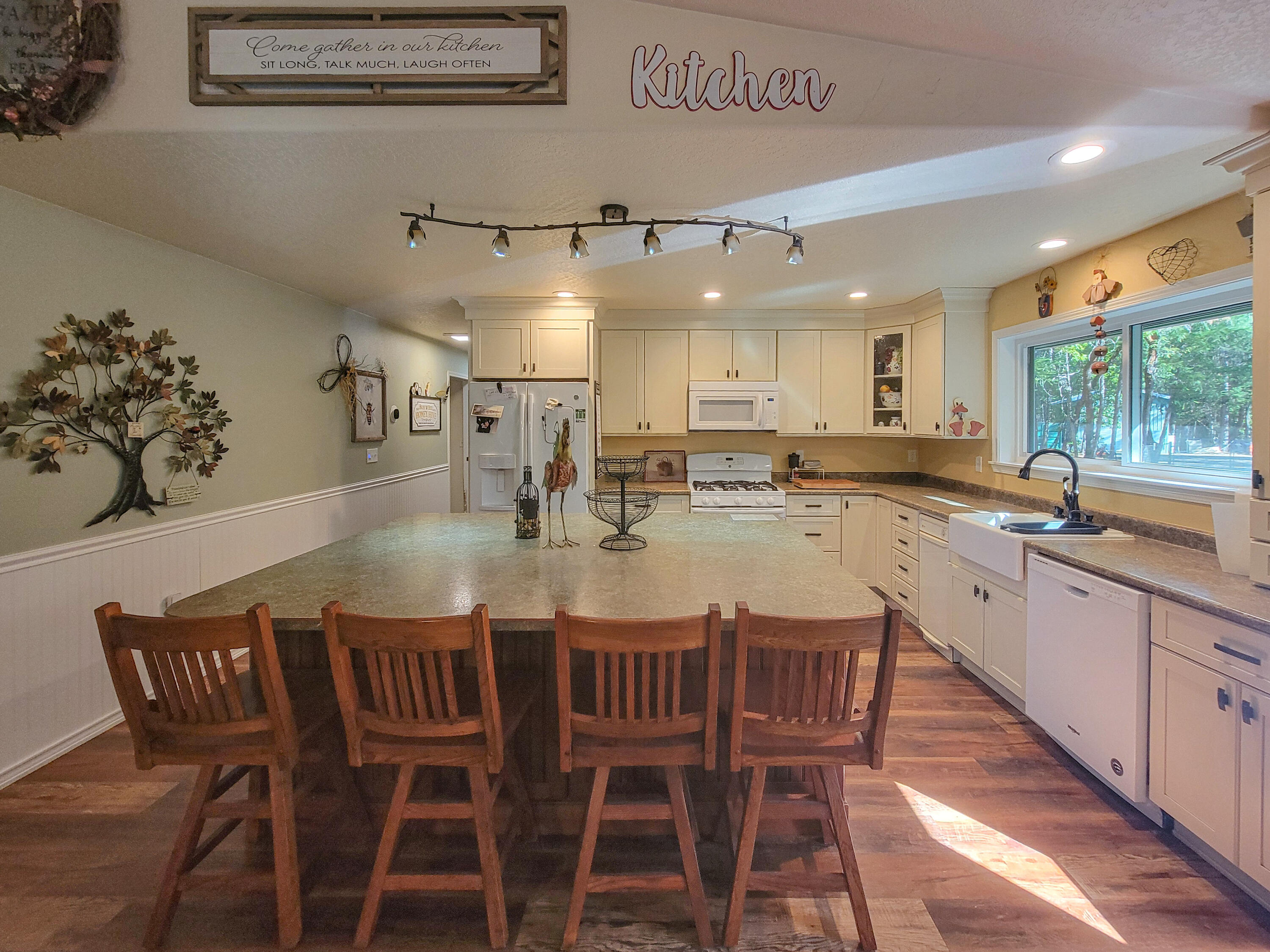 Cedarcrest Est - Residential