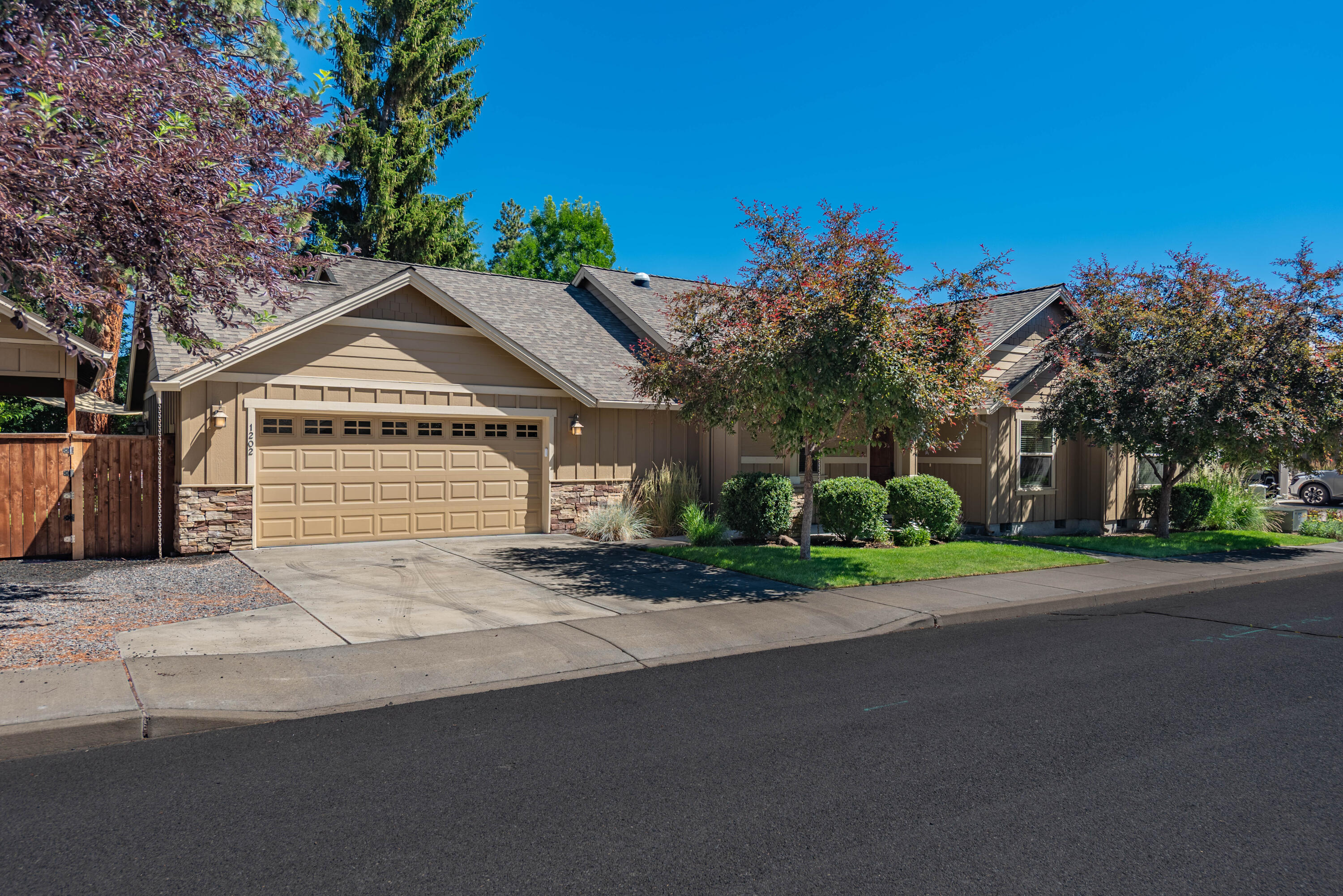 1202 SW McClellan Lane