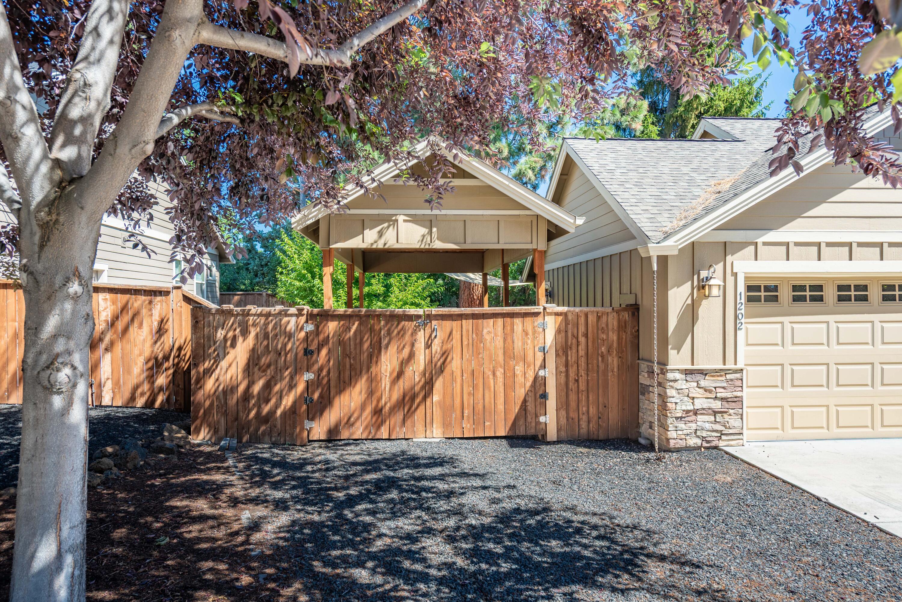1202 SW McClellan Lane