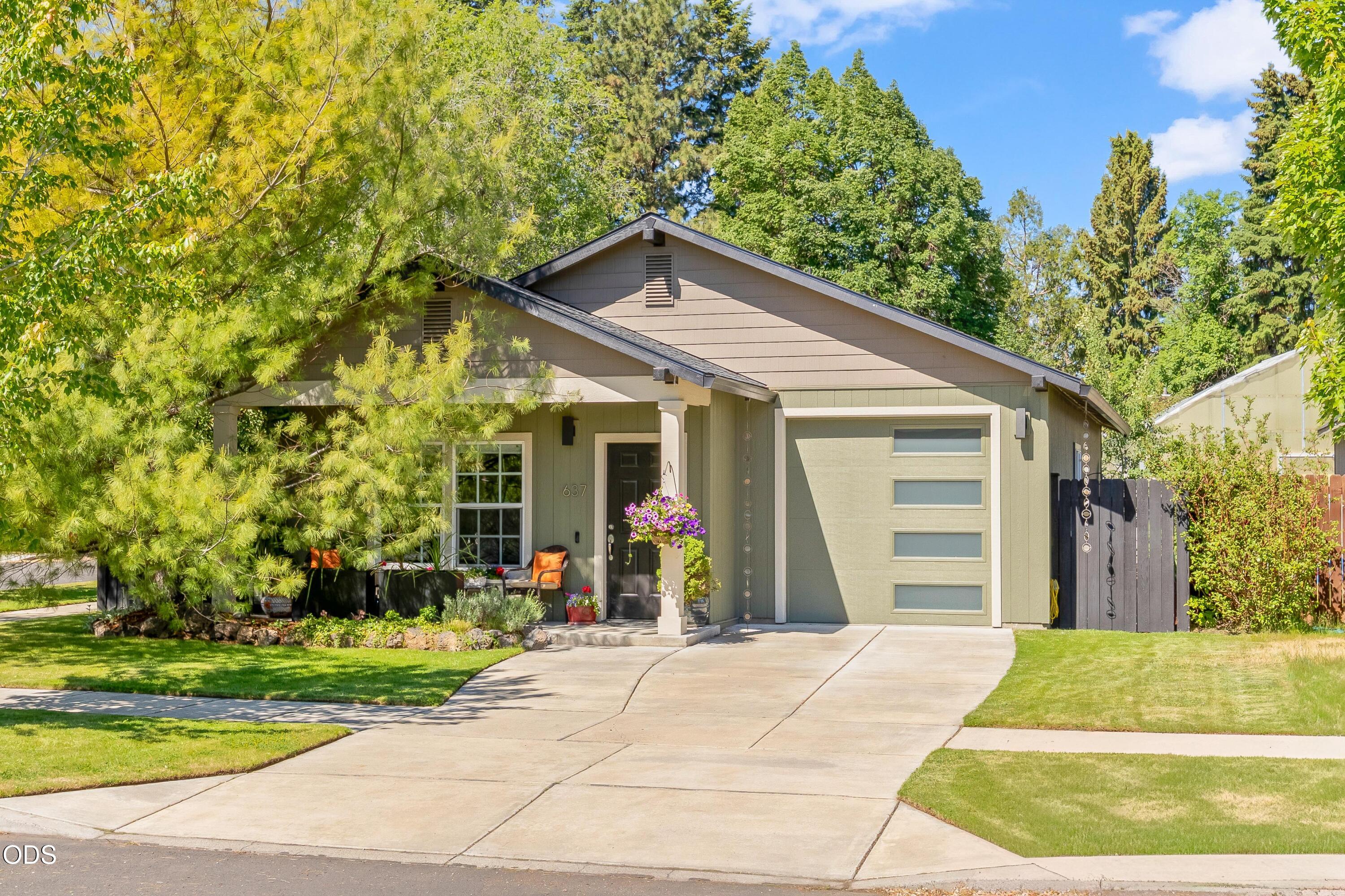 637 NE Mason