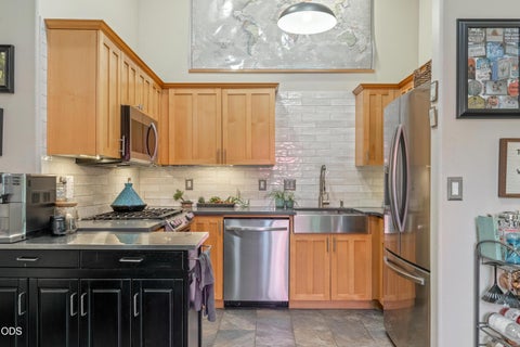 Tiny photo for 637 NE Mason RD, Bend, OR 97701 (MLS # 220223045)