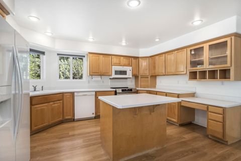 Tiny photo for 892 NW Chelsea Loop, Bend, OR 97703 (MLS # 220220163)