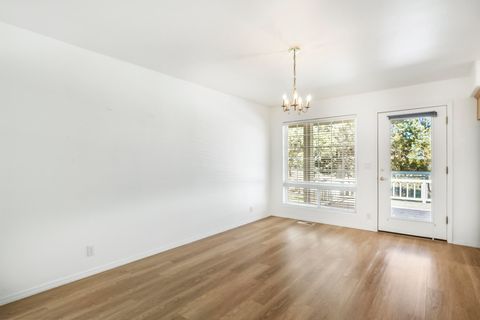 Tiny photo for 892 NW Chelsea Loop, Bend, OR 97703 (MLS # 220220163)