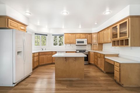 Tiny photo for 892 NW Chelsea Loop, Bend, OR 97703 (MLS # 220220163)