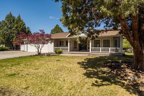 Tiny photo for 892 NW Chelsea Loop, Bend, OR 97703 (MLS # 220220163)