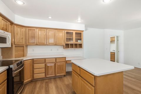 Tiny photo for 892 NW Chelsea Loop, Bend, OR 97703 (MLS # 220220163)