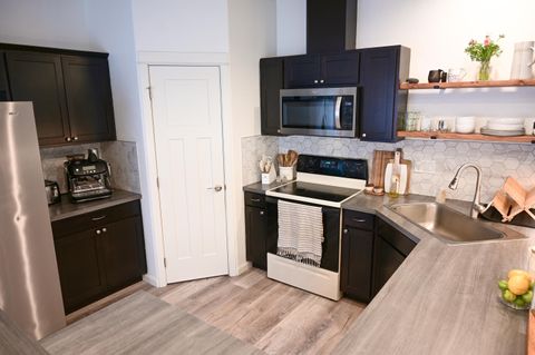 Tiny photo for 64618 Strickler Avenue, Bend, OR 97703 (MLS # 220215265)