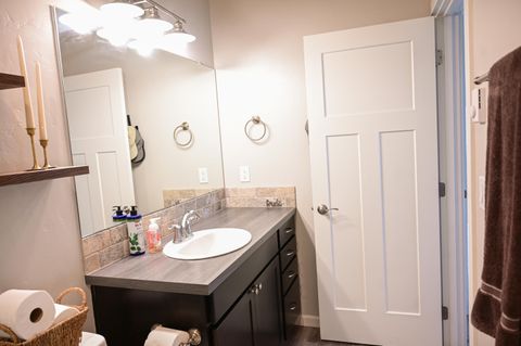 Tiny photo for 64618 Strickler Avenue, Bend, OR 97703 (MLS # 220215265)