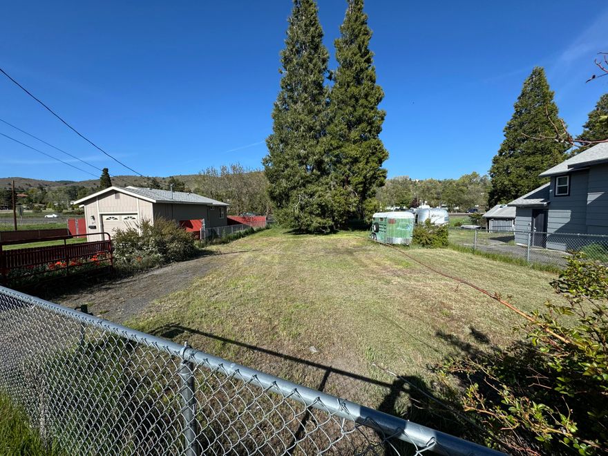 Large buildable lot in the Hot Springs Subdivision. Clean Slate ready to build your home or investment property. Manufactured homes allowed. Prime location close to Skylakes Medical Center and Oregon Tech. Very desirable area. Has active water and sewer on the property with a water hose hydrant roughly $13g in cost savings to the city when building. Fully fenced. Nice mature trees provide relaxing shade. Seller is a licensed Oregon Principal Broker/Appraiser